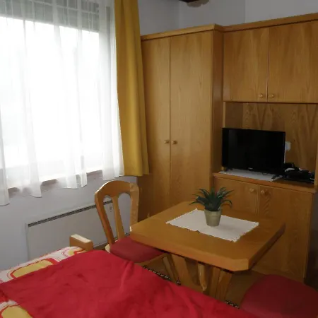 Gastehaus Am Walde - Familie Troller * Ledenitzen