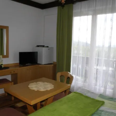 Konukevi Gaestehaus Am Walde - Familie Troller